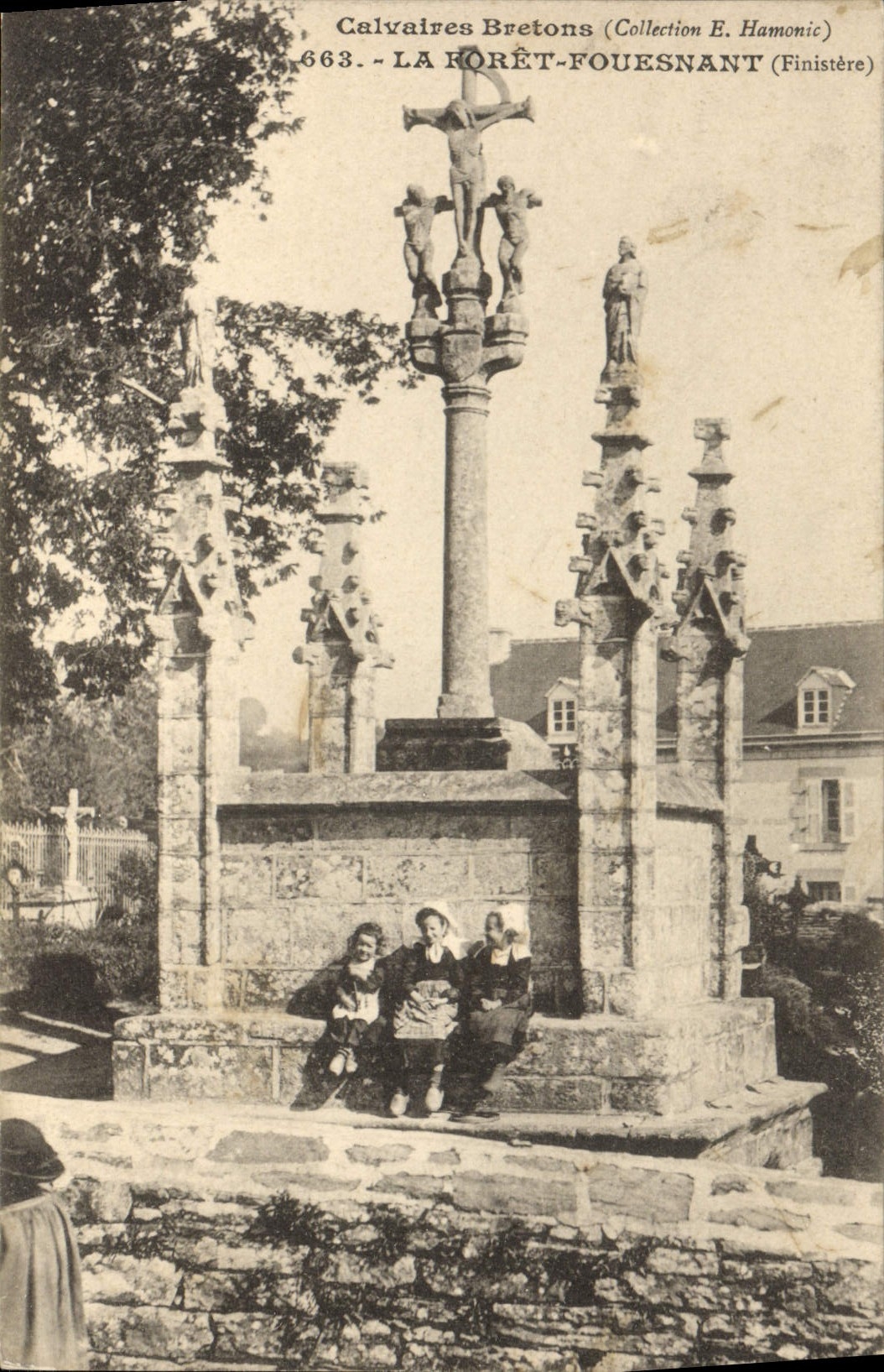 VINTAGE POSTCARD the Drill Fouesnant Breton Martyrdoms Children