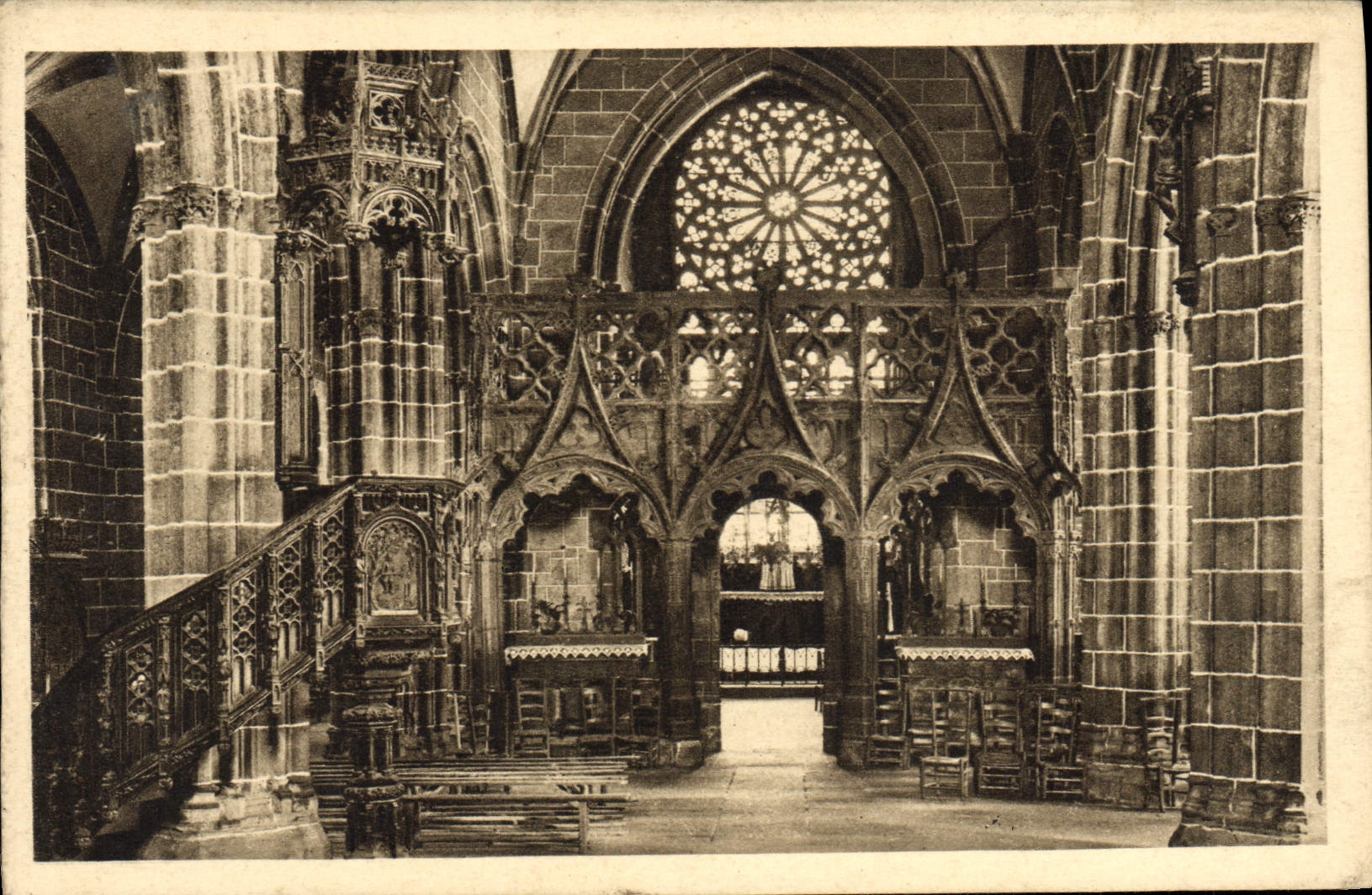 VINTAGE POSTCARD Ar Folgoat Church