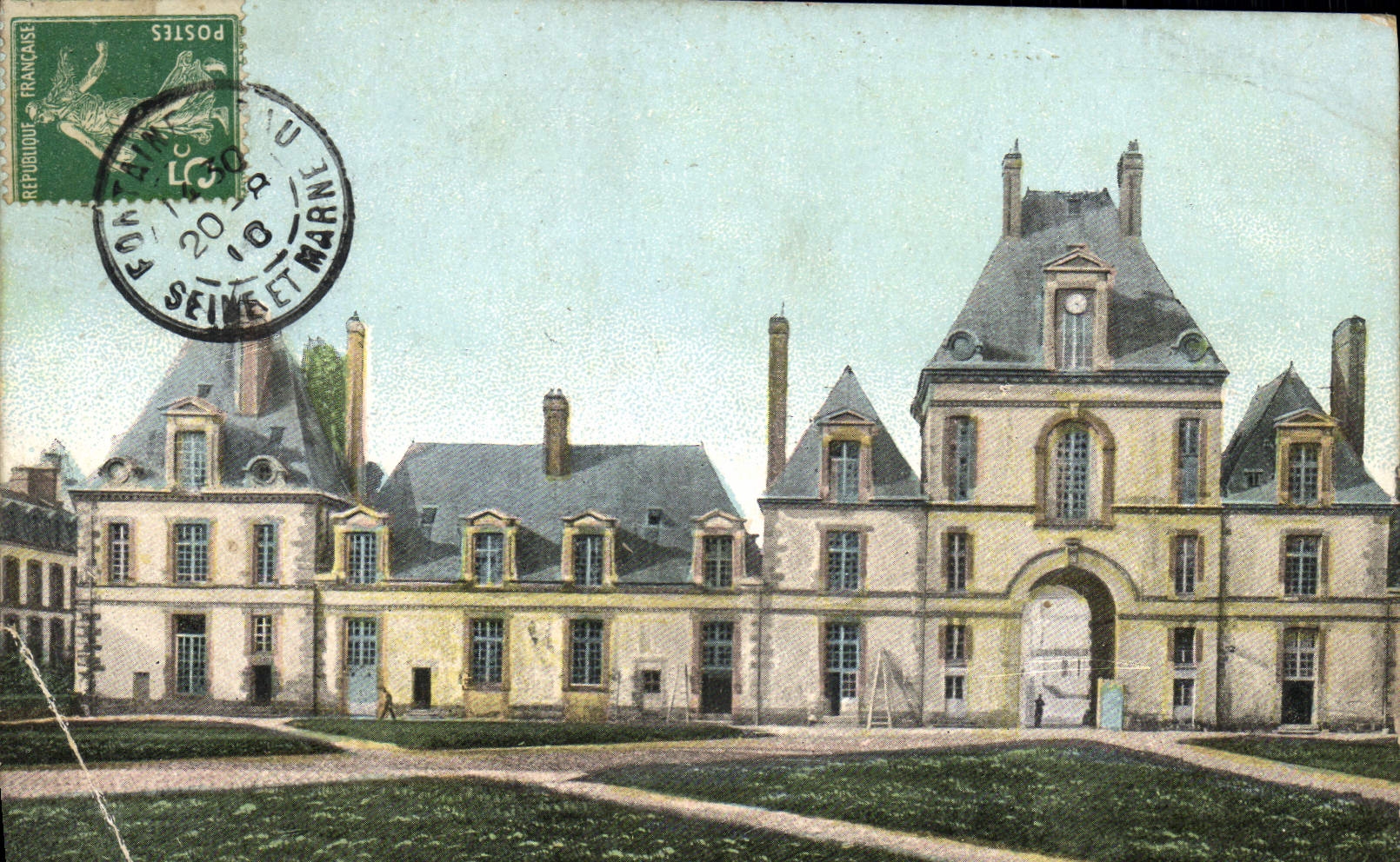CPA Fontainebleau le palais la cour d'application