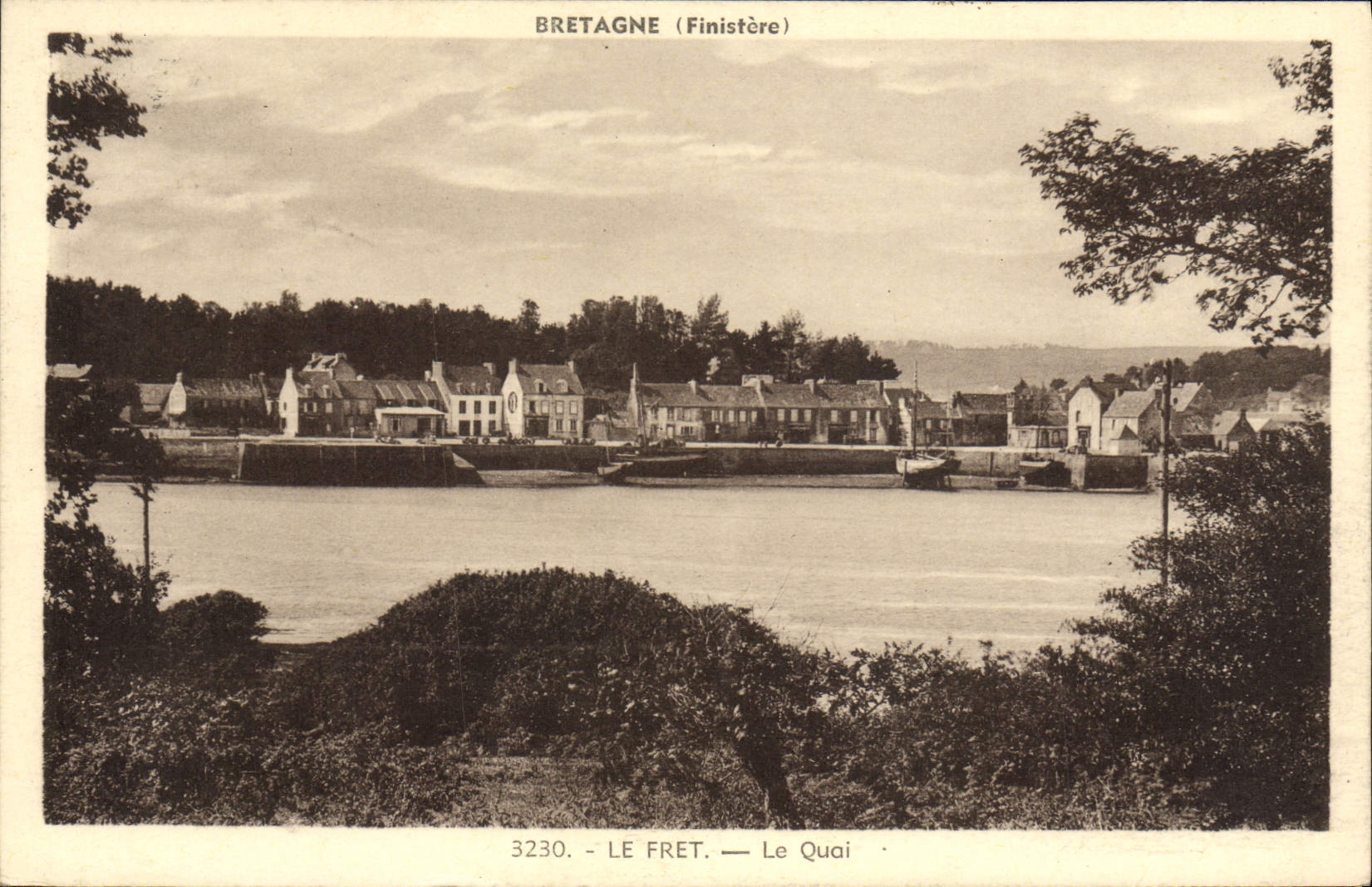 VINTAGE POSTCARD Brittany Freight the Quay