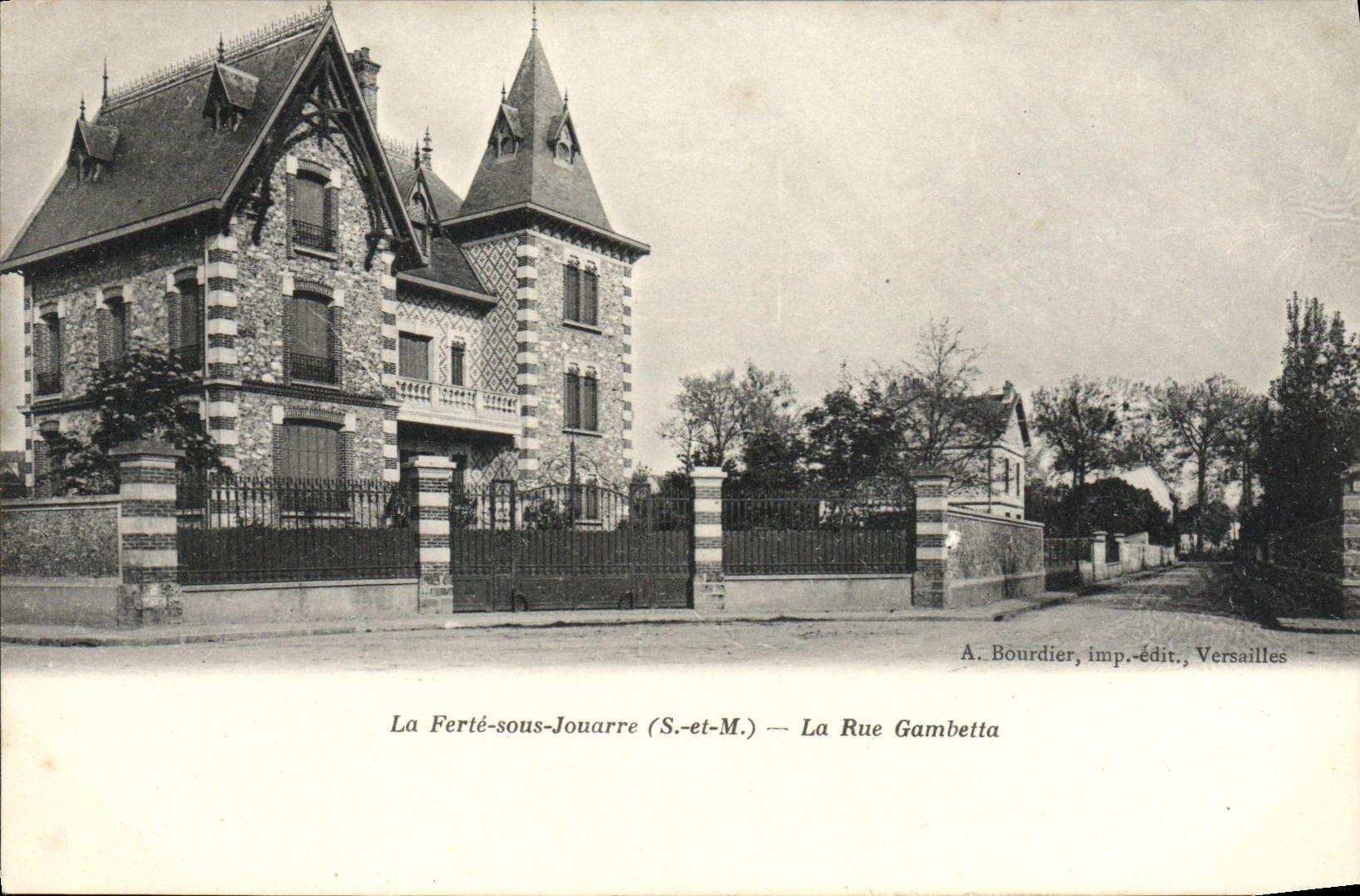 VINTAGE POSTCARD Ferte Under Jouarre the Street Gambetta