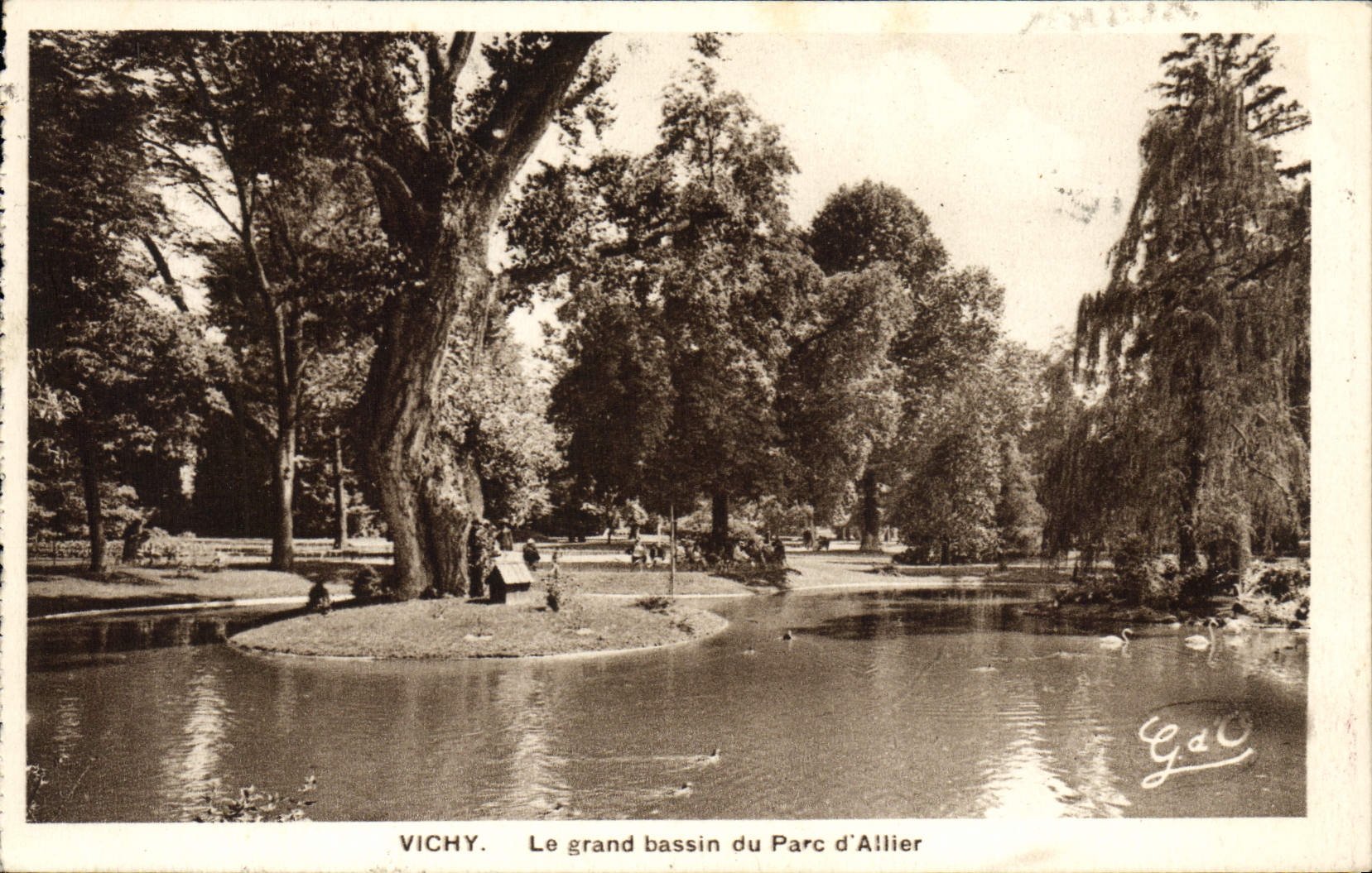 VINTAGE POSTCARD Vichy the Large Basin Of the Park Of Allier