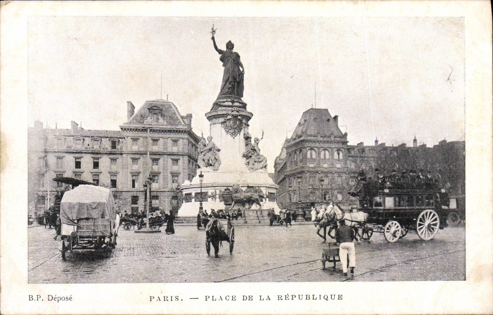 CPA Paris Place De La Republique
