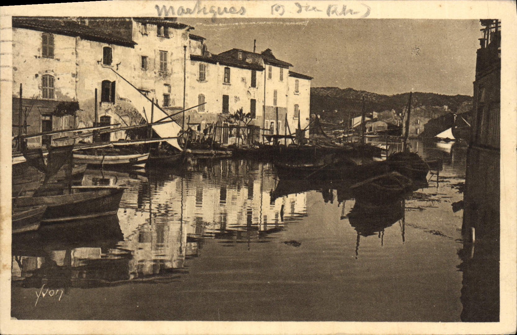 CPA Paysages Et Pierres De Provence Les Martigues Bateaux