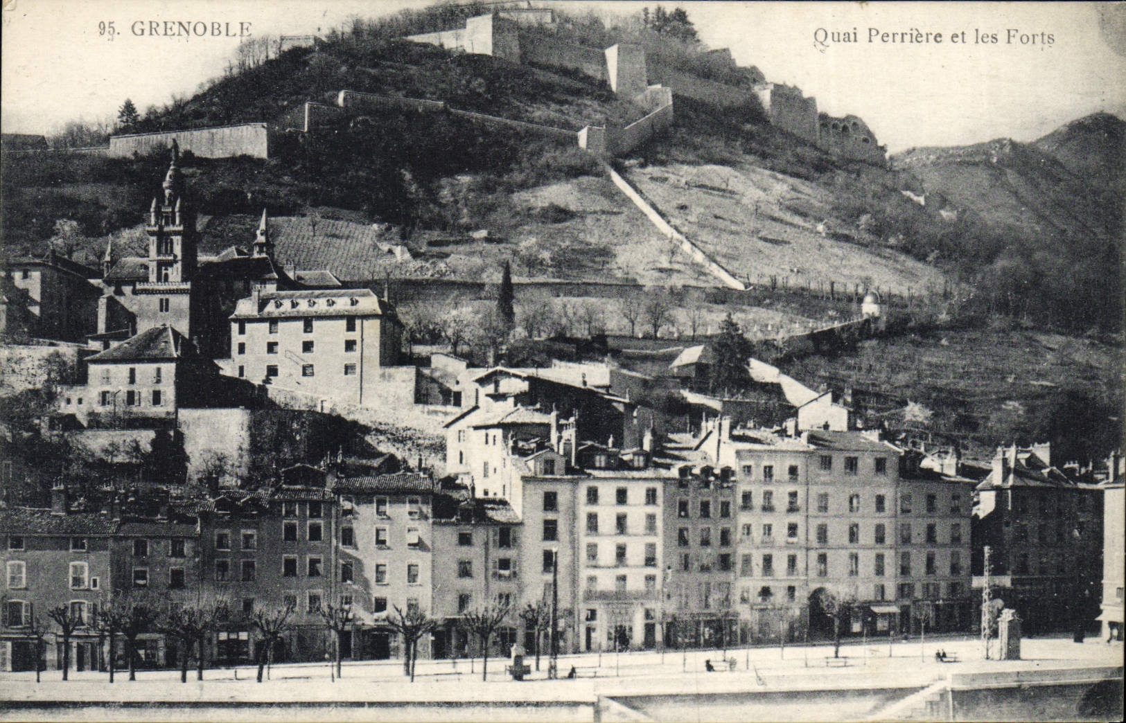 CPA Grenoble Quai Perriere Et Les Florts