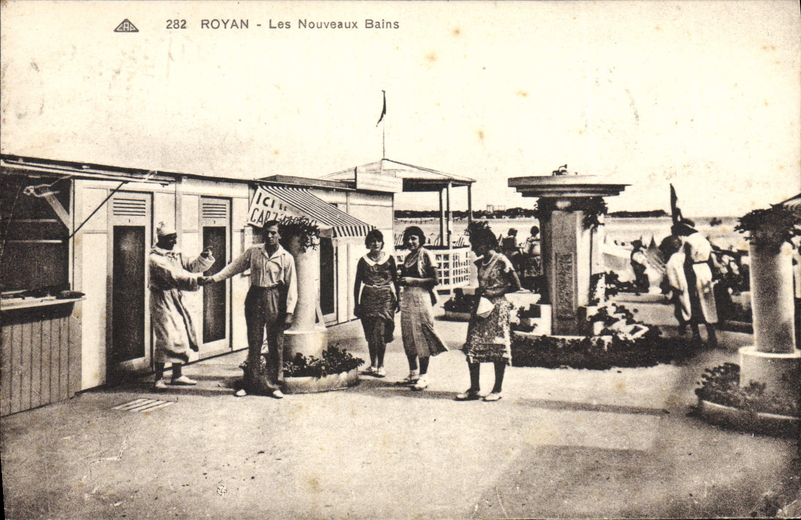 VINTAGE POSTCARD Royan New Baths