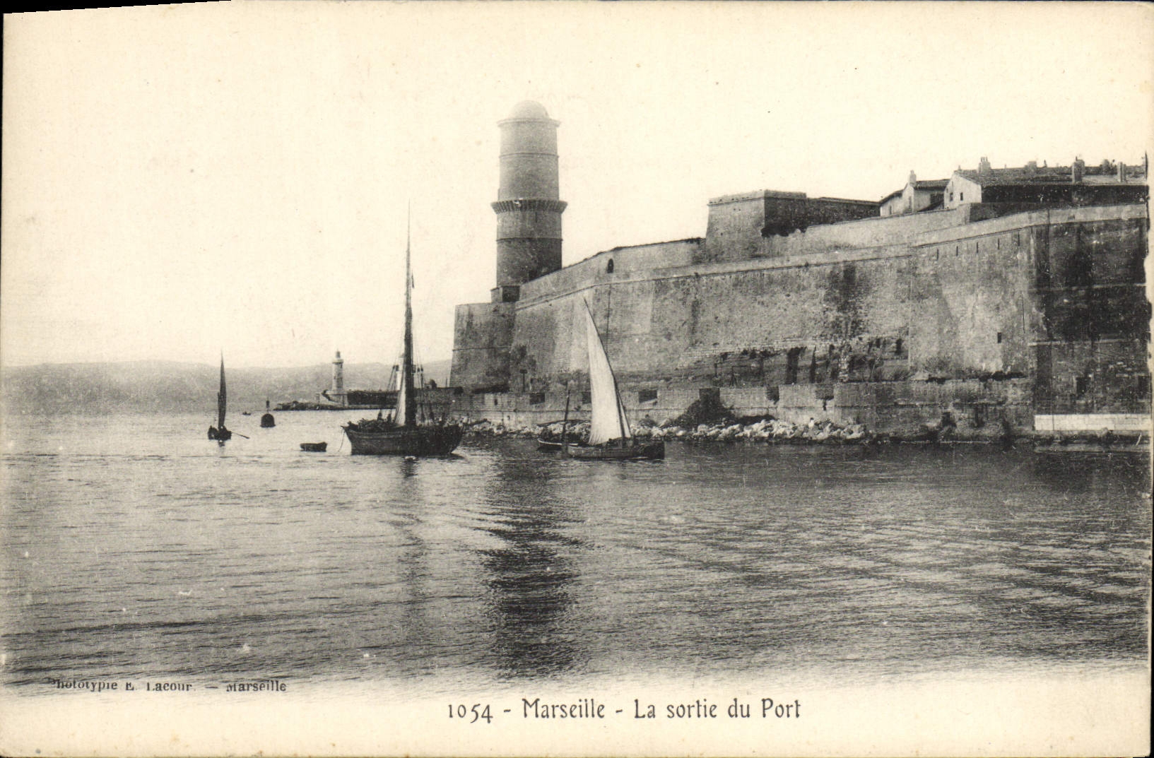 CPA Marseille La Sortie Du Port