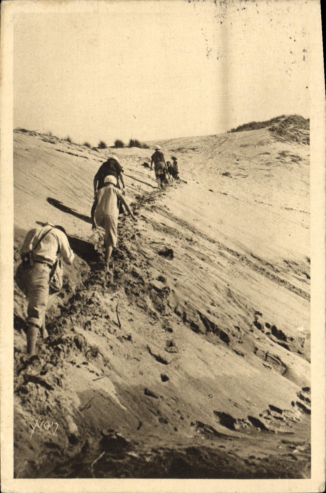 VINTAGE POSTCARD Moulieau Arcachon Sea And Drill With the attack of the dune of Pyla