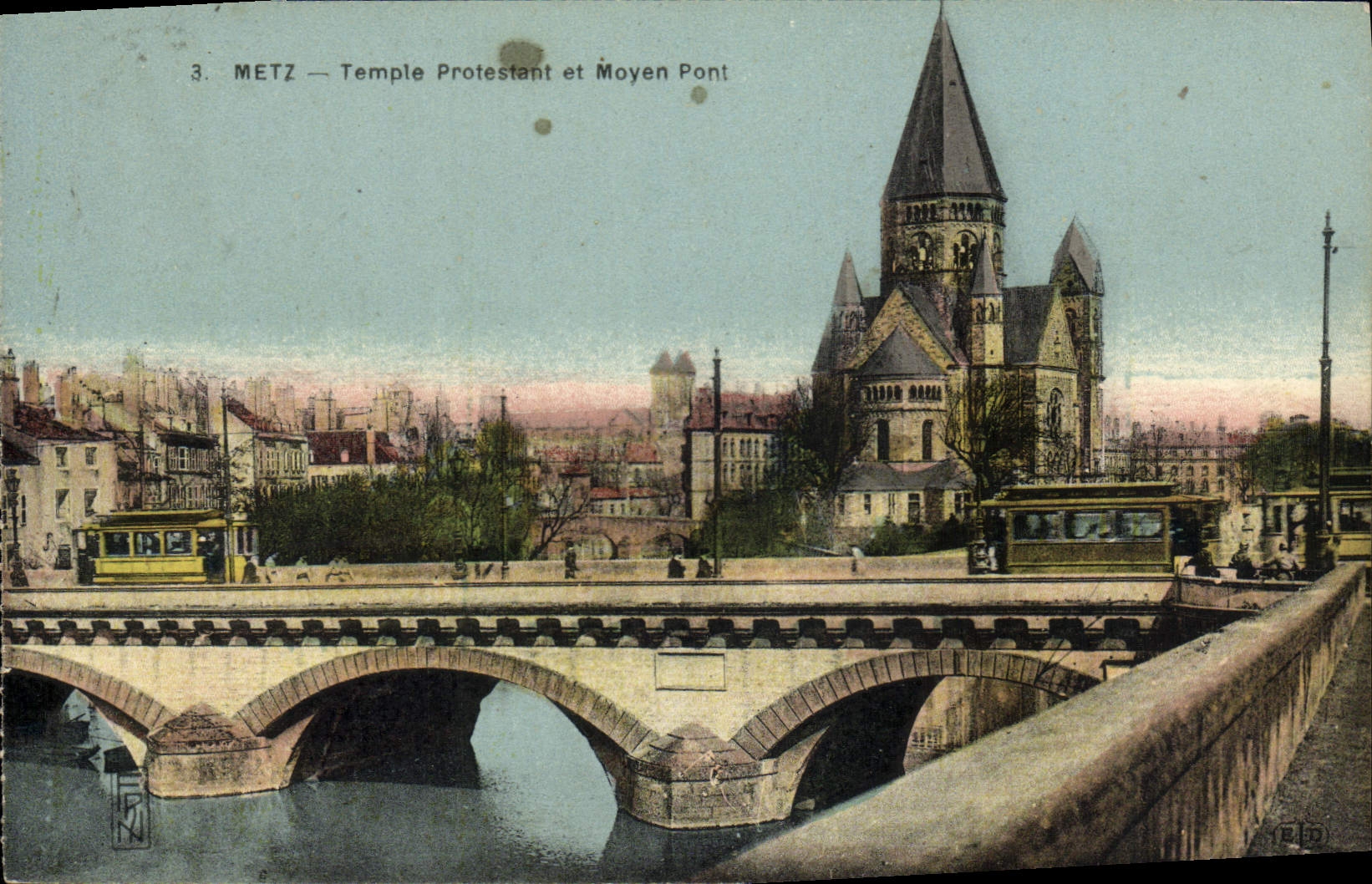Protesta del templo de Metz de la POSTAL de la VENDIMIA y puente medio