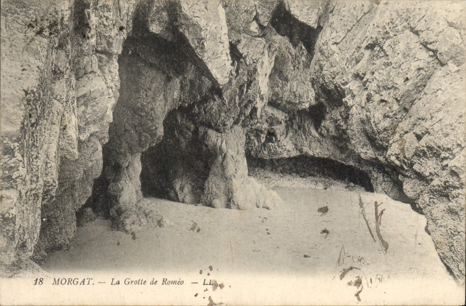 VINTAGE POSTCARD Morgat the Cave Of Romeo