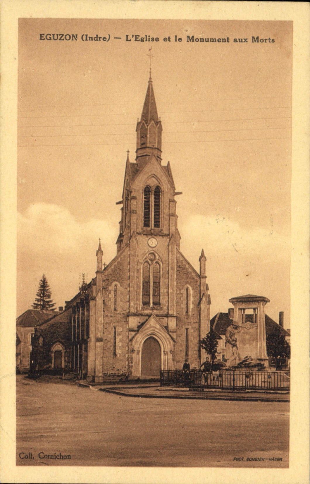 CPA Eguzon L'Eglise Et Le Monument Aux Morts