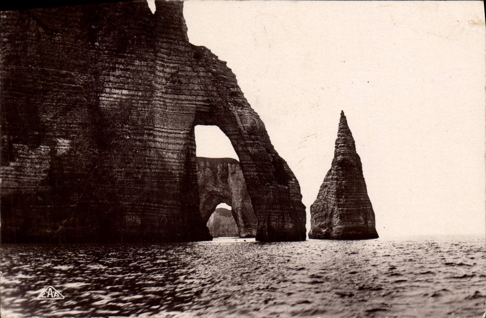 CPM Etretat L'Aiguille La porte d'Aval et la Manneporte