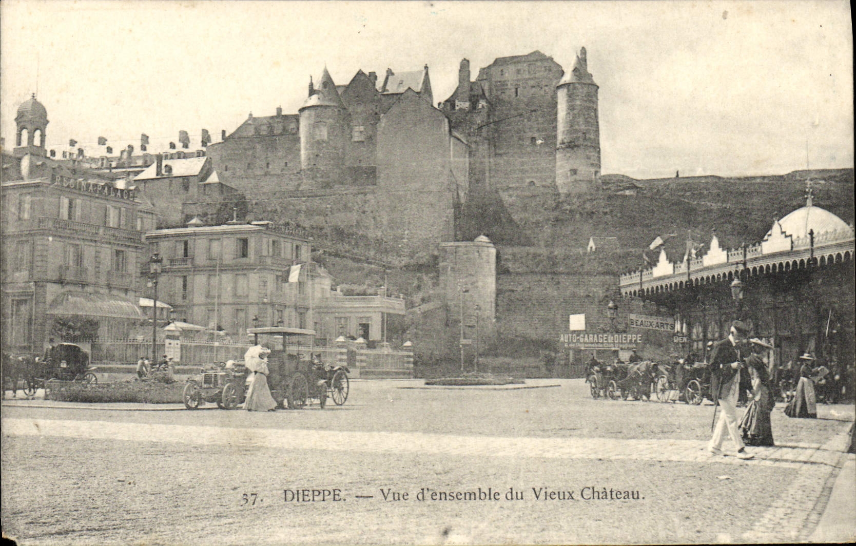 Cuadro total de Dieppe de la POSTAL de la VENDIMIA del castillo viejo del automóvil