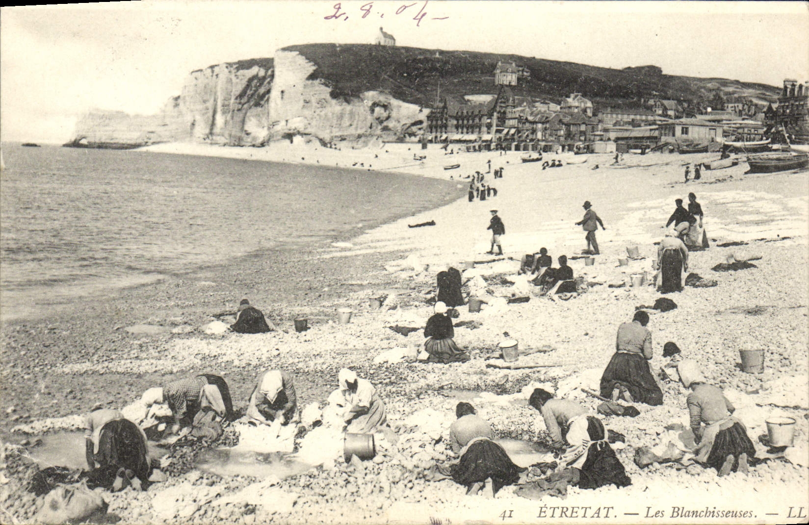 VINTAGE POSTCARD Etretat Blanchiesseuses