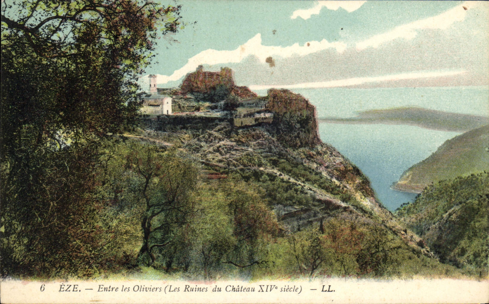 La POSTAL Eze de la VENDIMIA entra en los Aceituna-árboles las ruinas del castillo