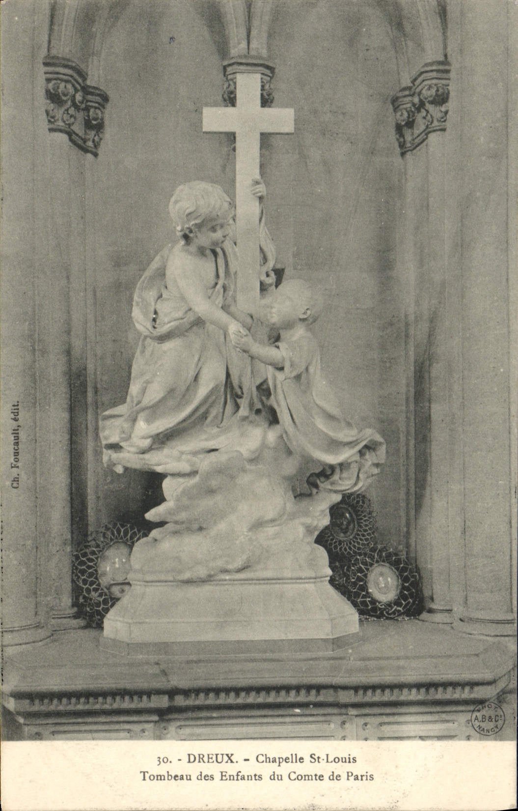 CPA Dreux Chapelle St Louis Tombeau des enfants du comte de Paris