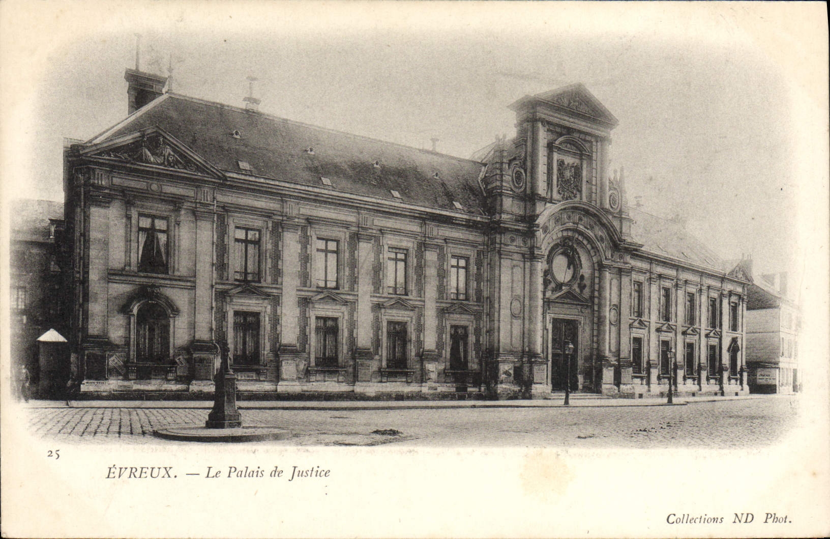 VINTAGE POSTCARD Evreux Law courts