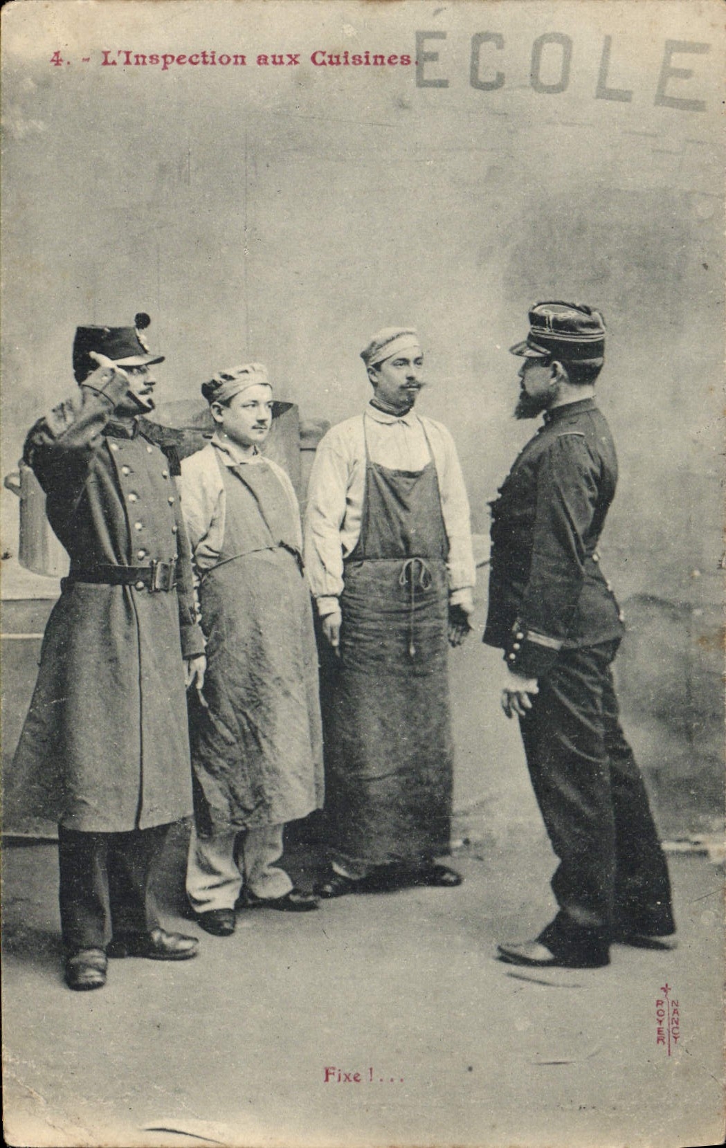 CPA L'Inspection Aux Cuisines Ecole Militaria 