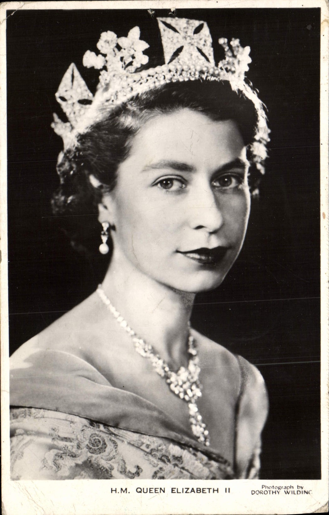 VINTAGE POSTCARD Queen Elizabeth II