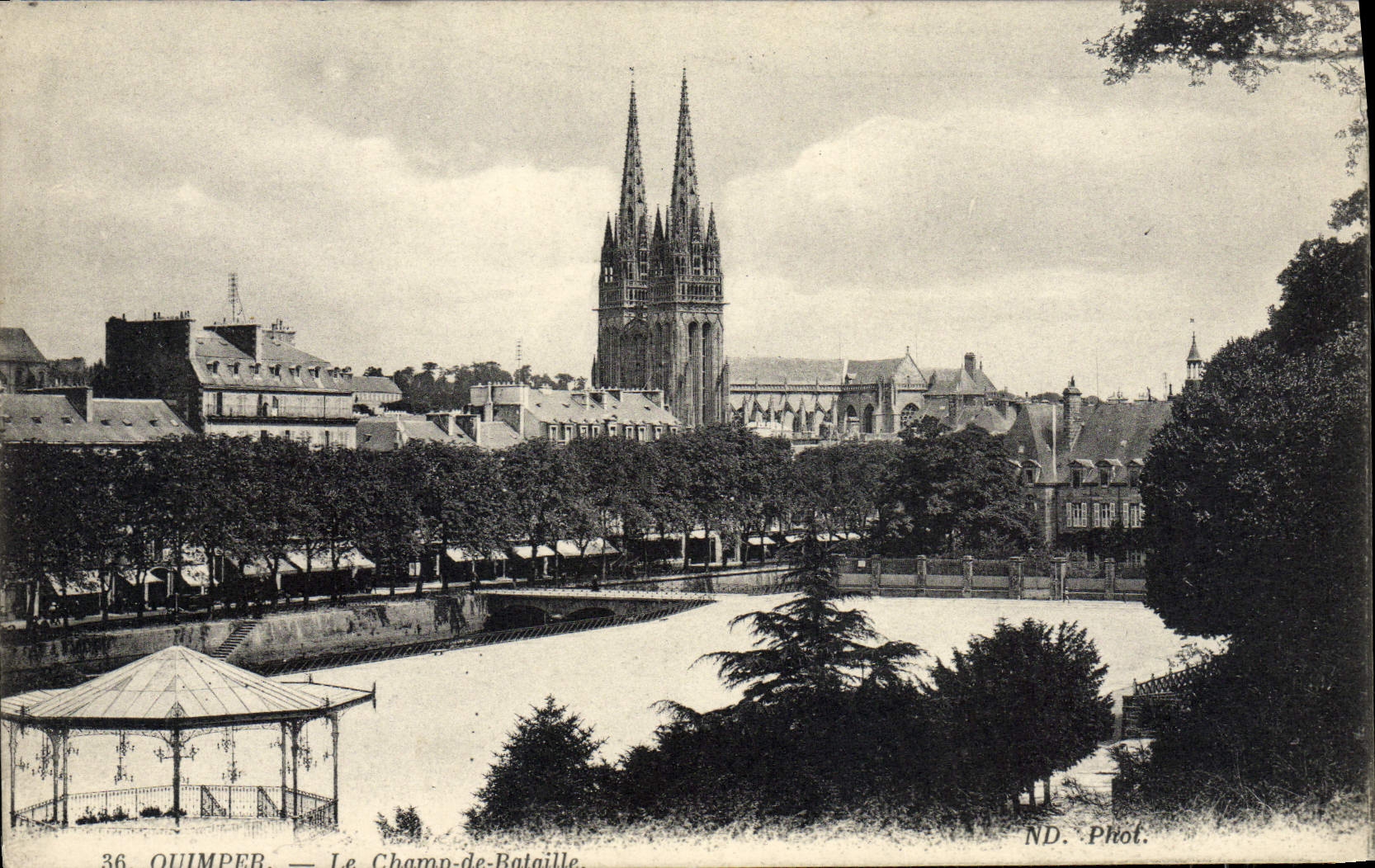 VINTAGE POSTCARD Quimper the Battle field