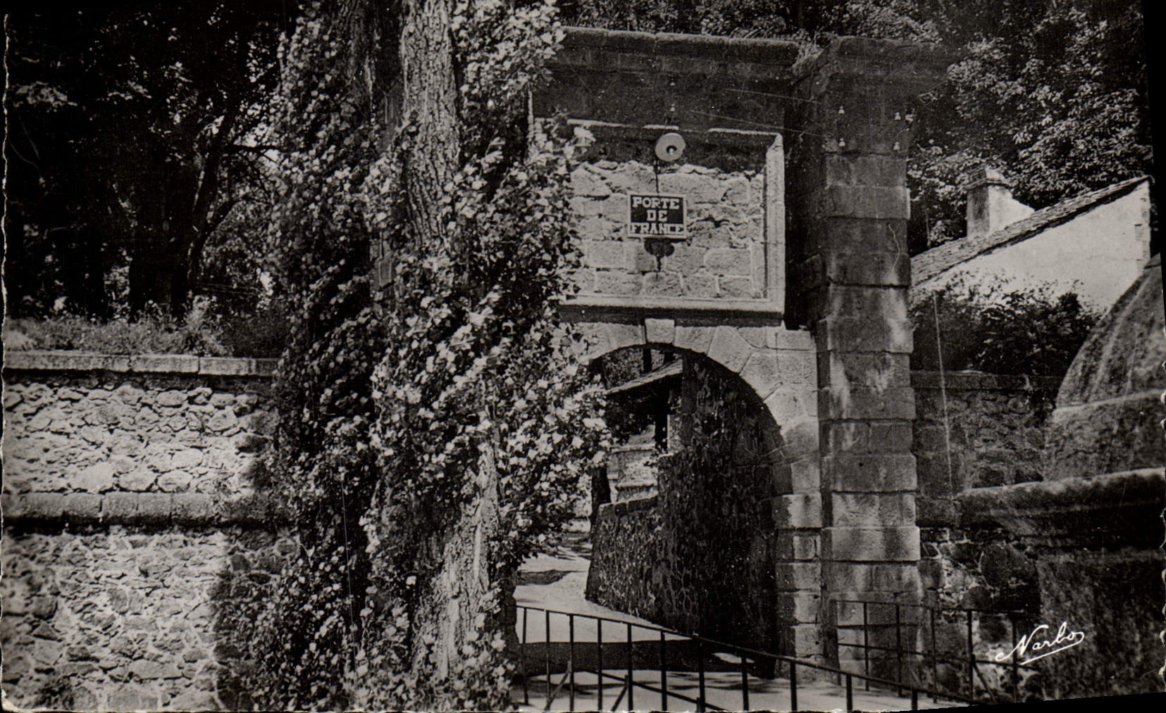 MODERN CARD Louis Mount the Gate Of France