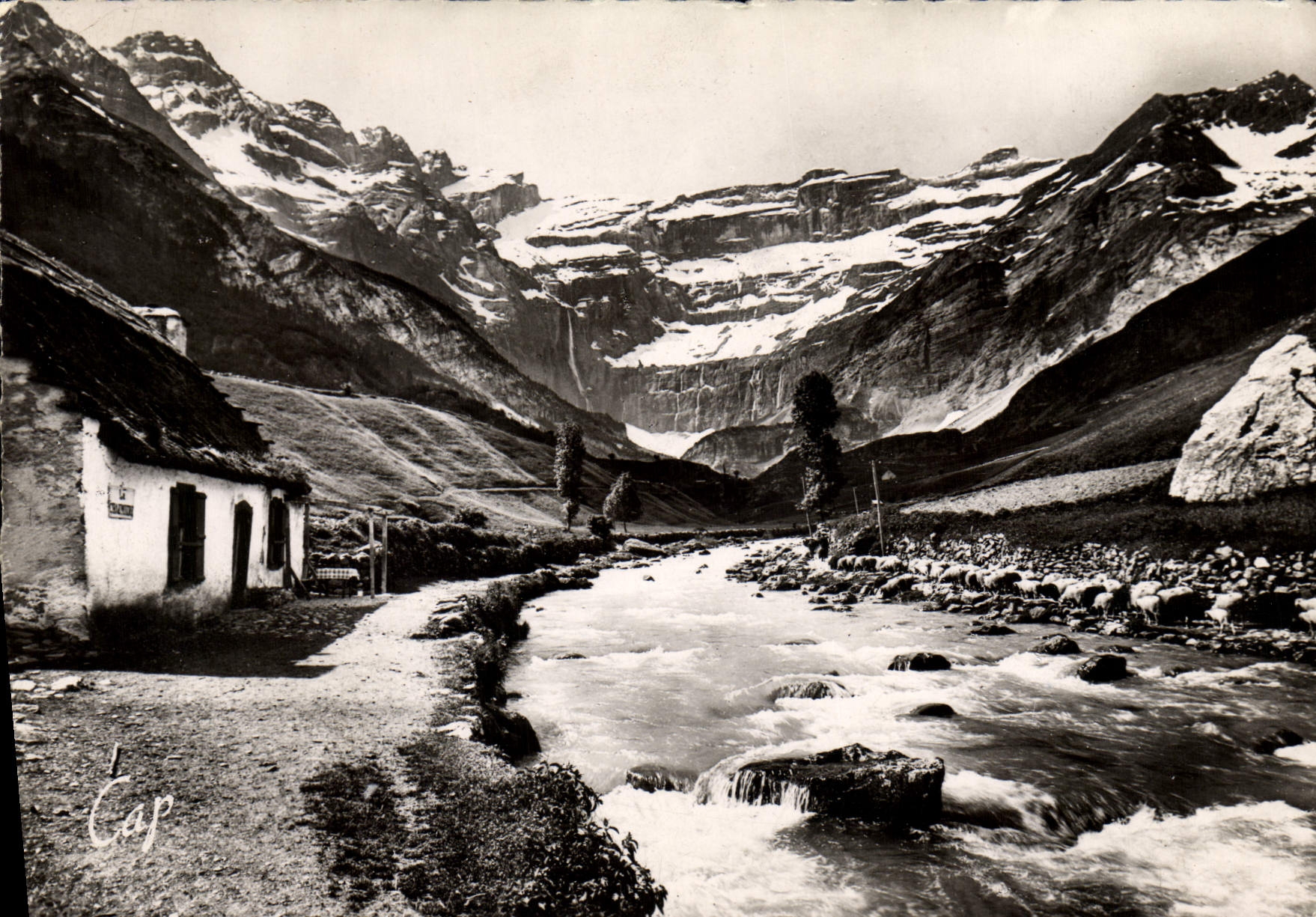 CPM Gavarnie Le Cirque Et La Chaumiere