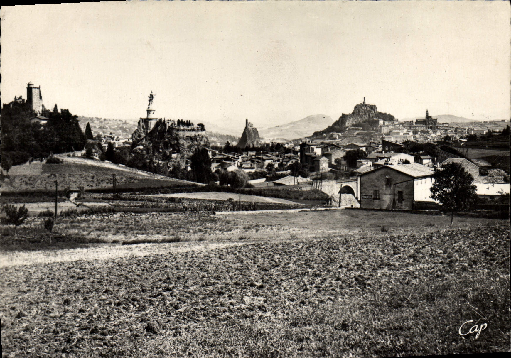 CPM Le Puy Vue Generale Les Quatre Rochers