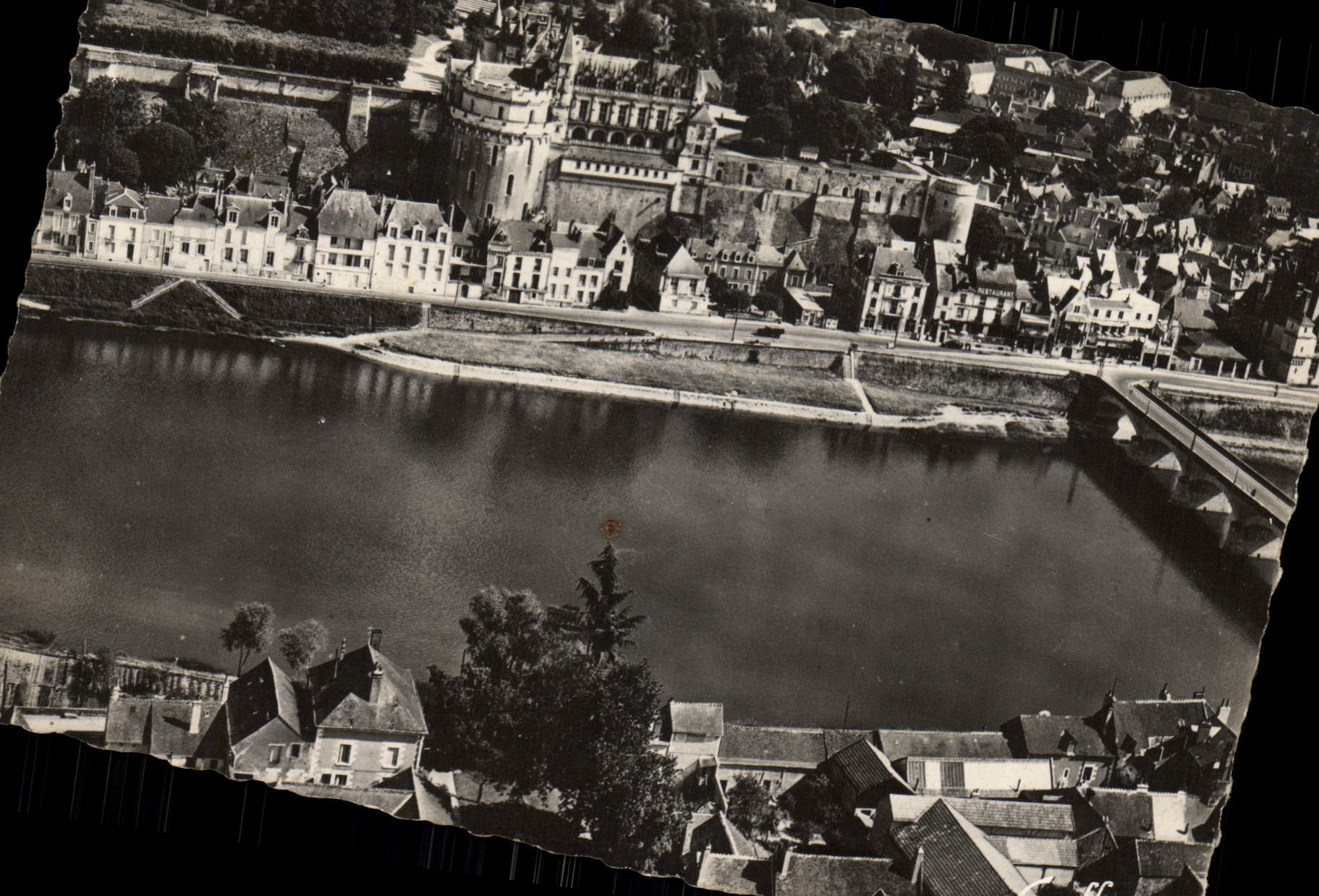 CPM Amboise Le Chateau Et La Loire Cachet perle Charge 