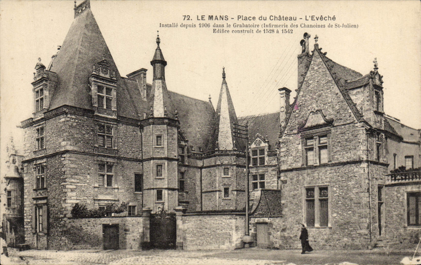 CPA Le Mans Place Du Chateau L'Eveche