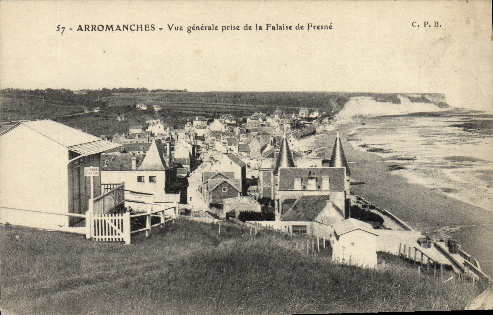 CPA Arromanches Vue Generale Prise De La Falaise De Fresne