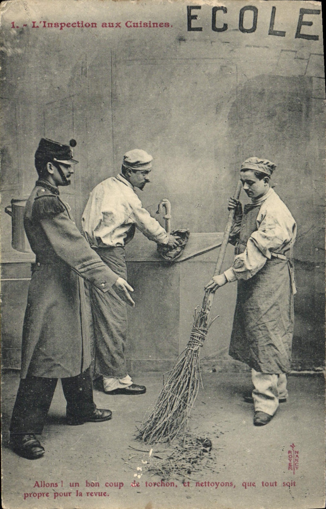 CPA L'Inspection Aux Cuisines Ecole Militaria