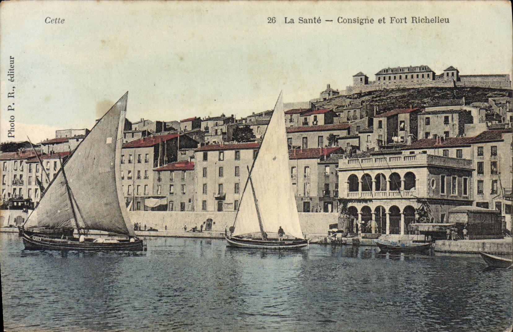CPA La Sante Consigne Et Fort Richelleu Cette Bateaux
