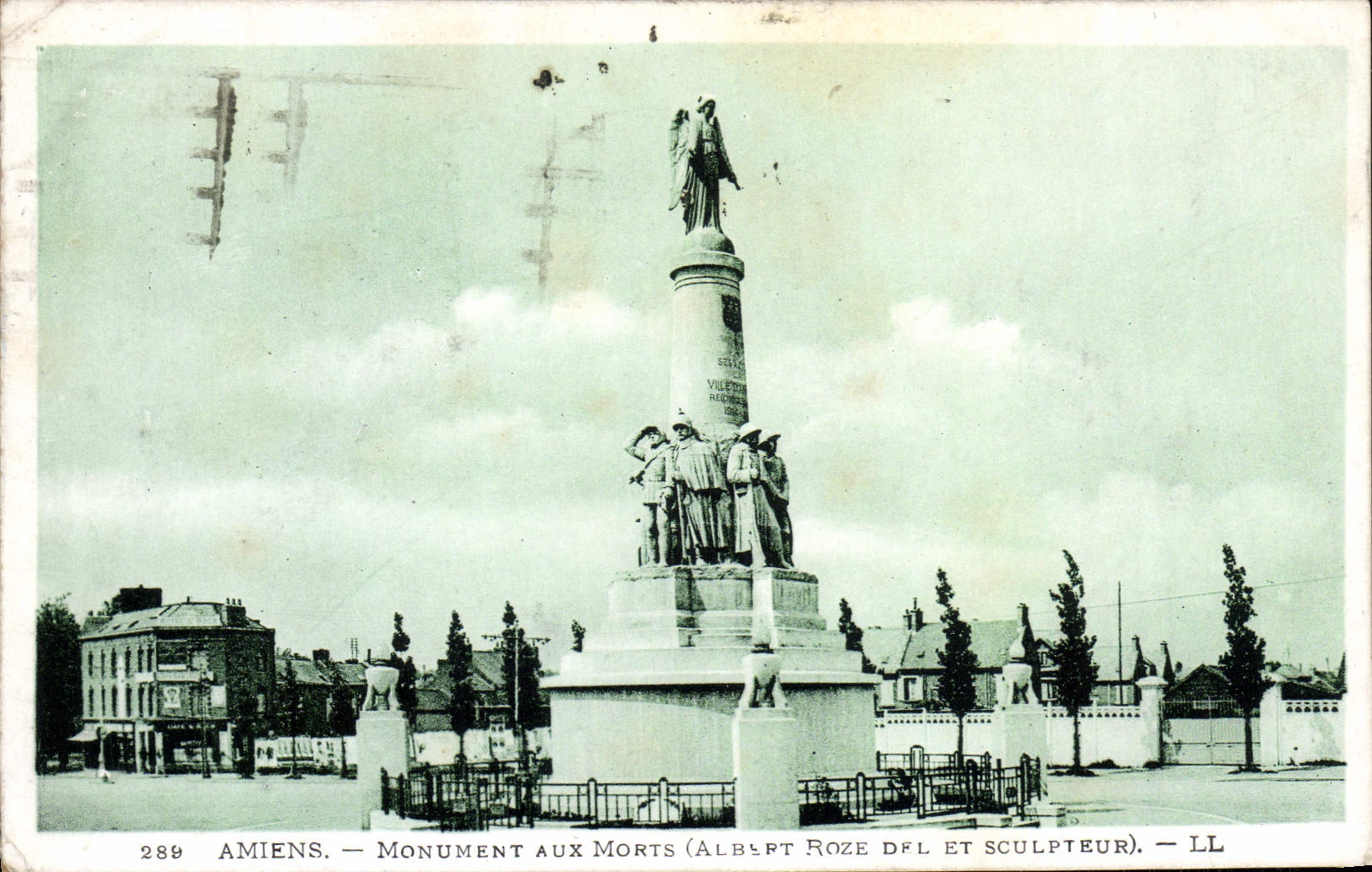 VINTAGE POSTCARD Amiens War memorial