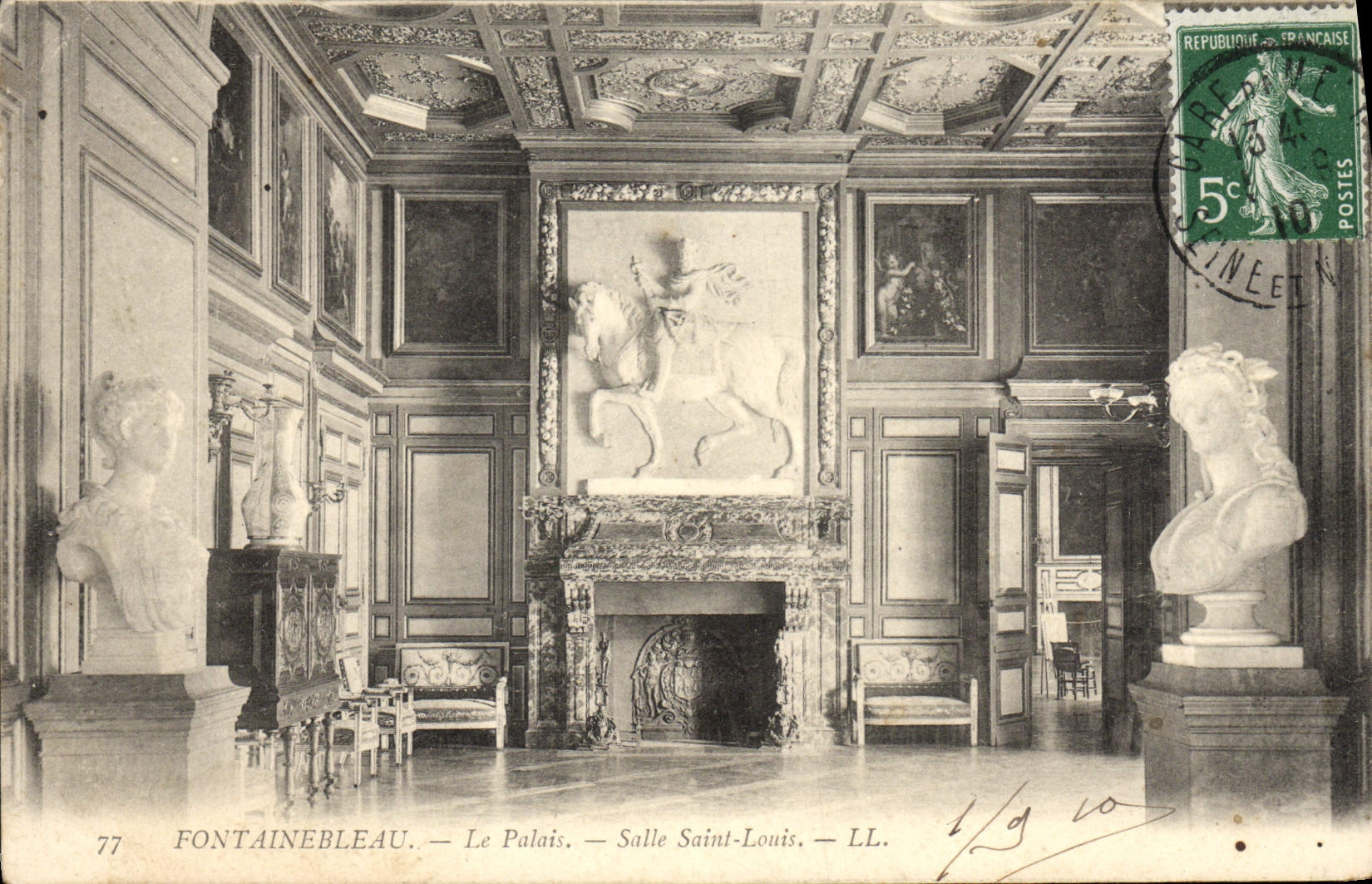 VINTAGE POSTCARD Palate De Fontainebleau Room Saint louis Horse