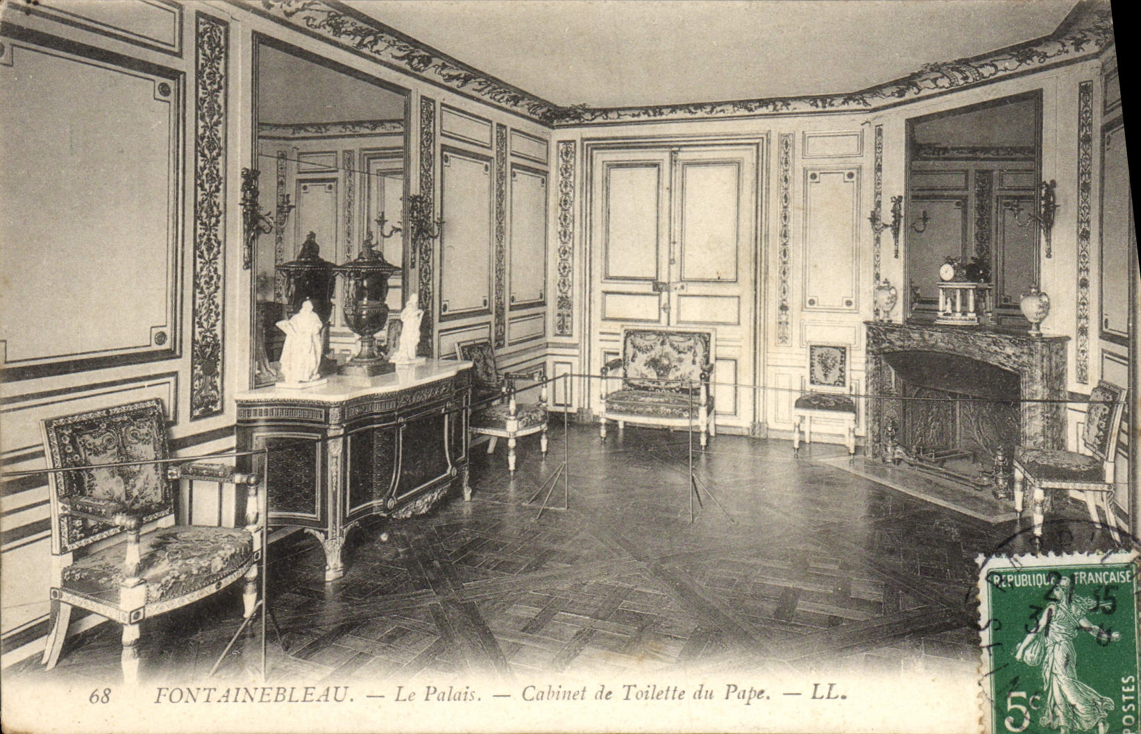 VINTAGE POSTCARD Palate De Fontainebleau the palate Toilets of the Pope