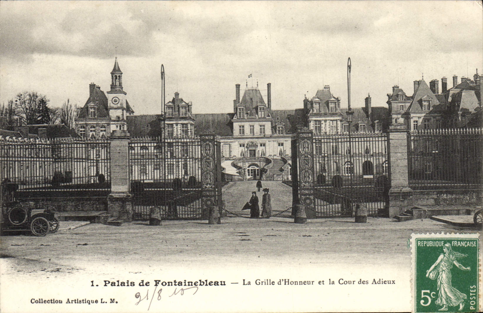 CPA Palais De Fontainebleau La Grille d'Honneur et la Cour des Adieux