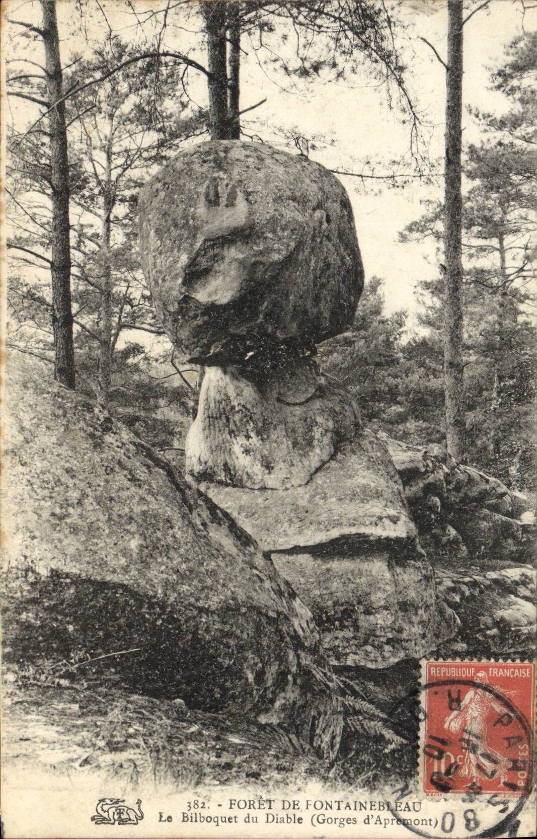 VINTAGE POSTCARD Drill De Fontainebleau the Cup-and-ball of the Devil