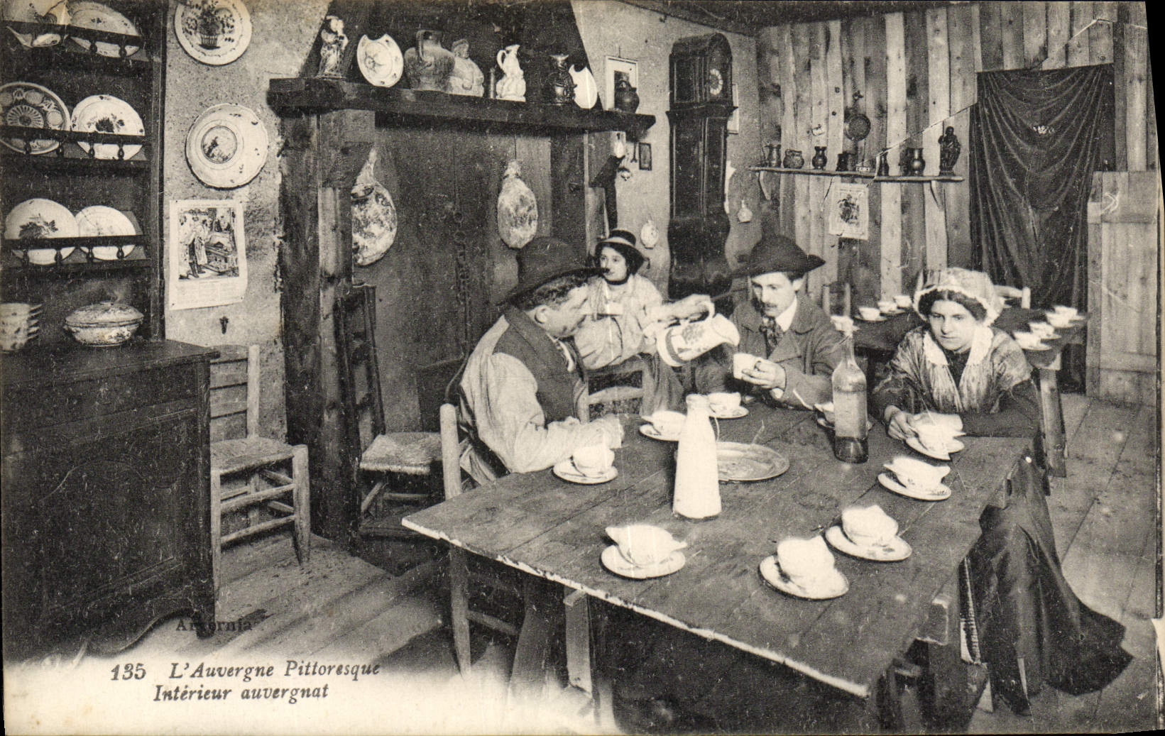Folklore interior de Auvergne Auvergnat de la POSTAL de la VENDIMIA