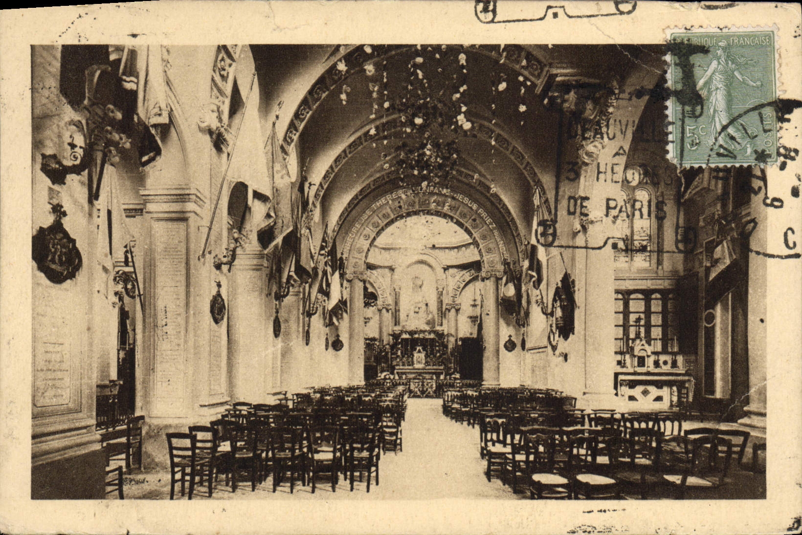 CPA La chapelle des Carmelites de Lisieux paree pour les fetes du Triduum