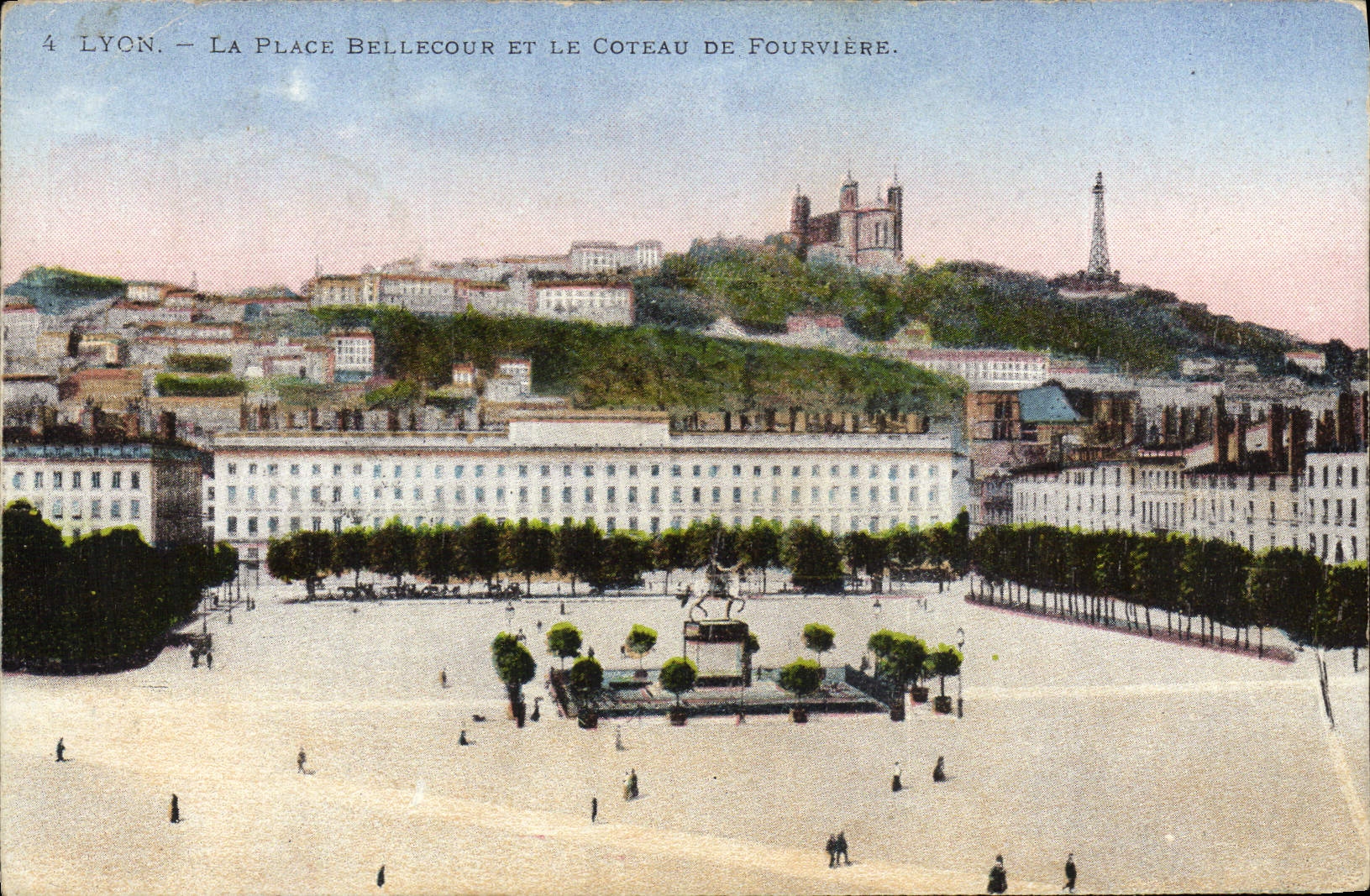 CPA Lyon La Place Bellecour Et le Coteau De Fourviere