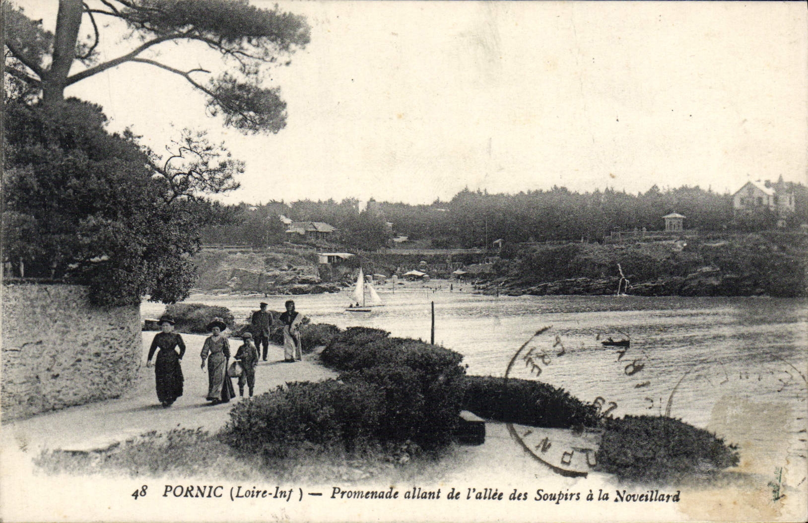 CPA Pornic Promenade allant de l'allee des soupirs a la Noveillard 