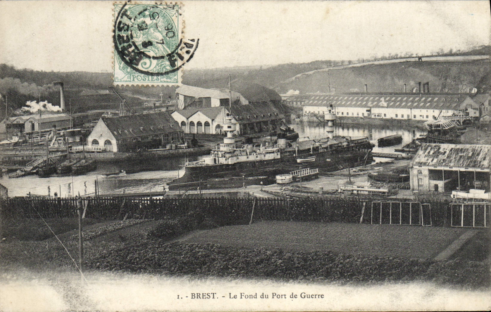 CPA Brest Le Fond du Port de Guerre Bateau