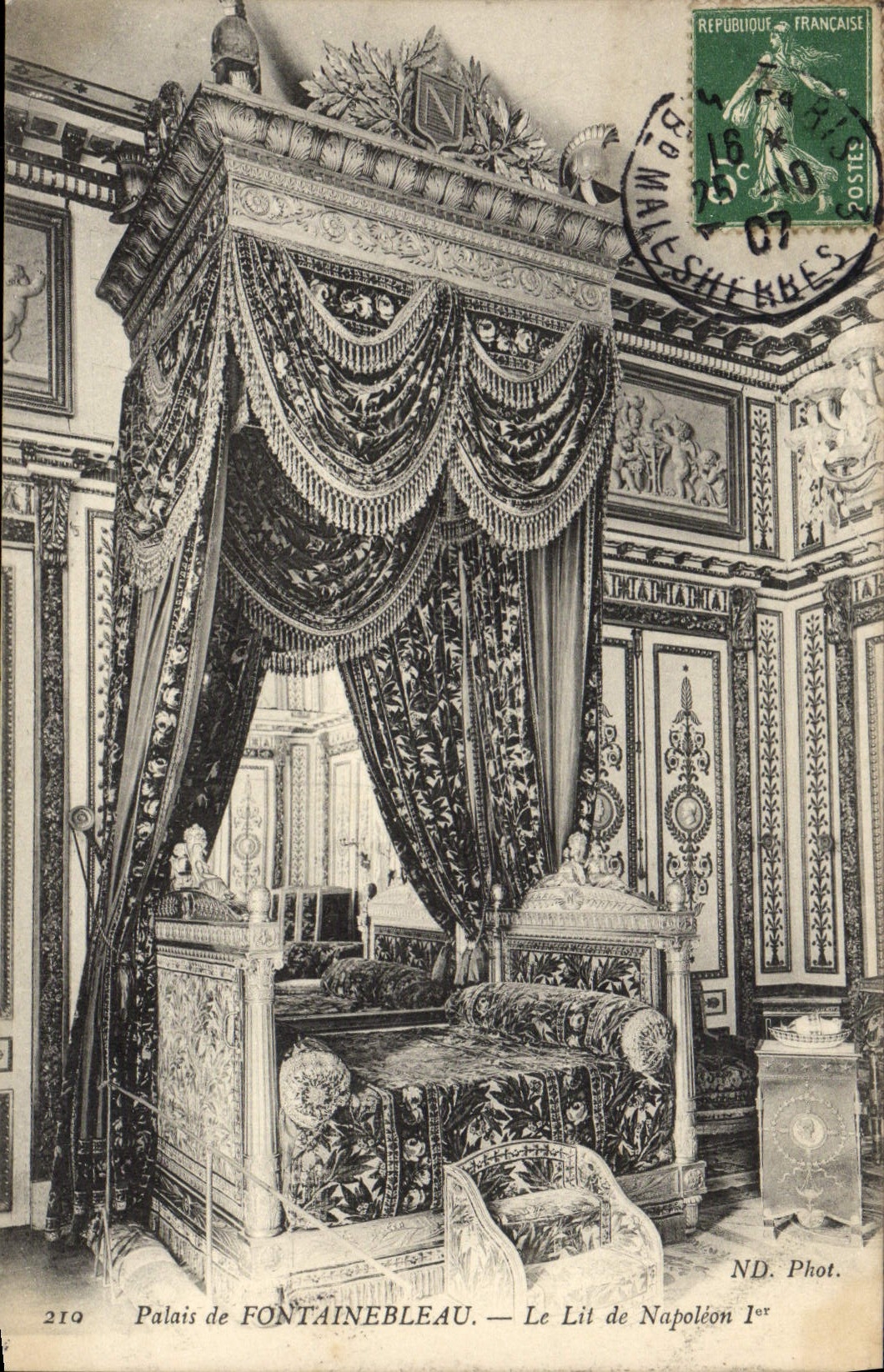 VINTAGE POSTCARD Palate of Fontainebleau Bed of Napoleon 1st