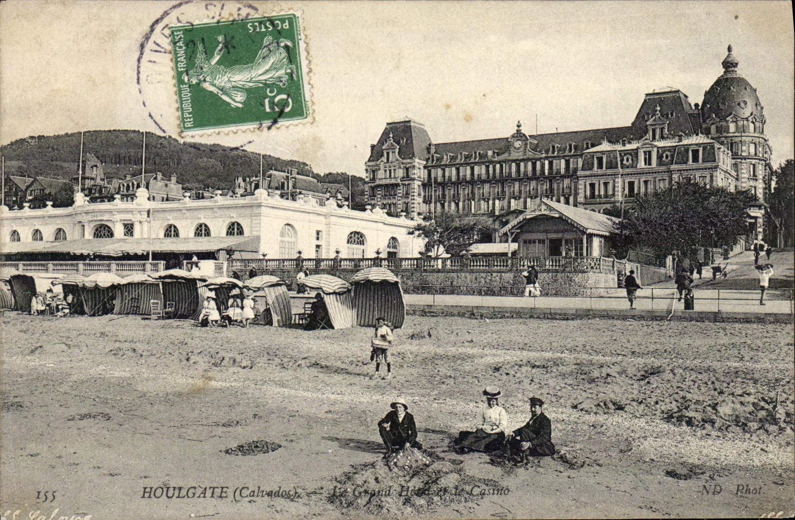 VINTAGE POSTCARD Houlgate the large hotel and the casino