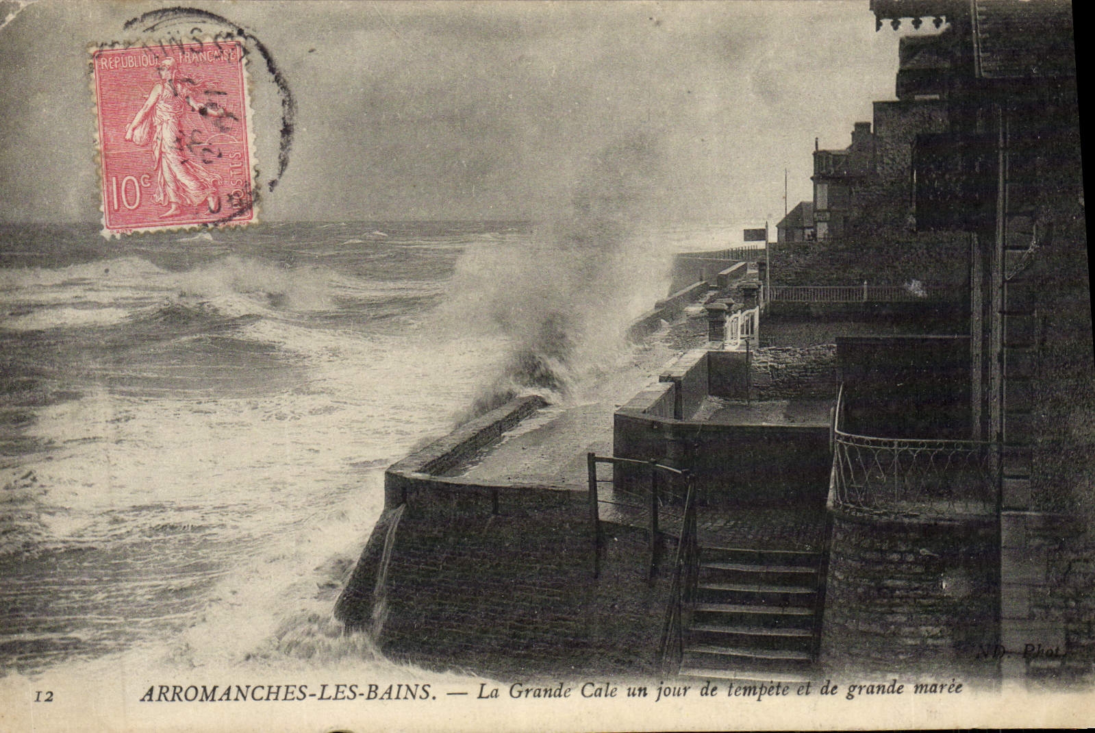 VINTAGE POSTCARD Arromanches Les Bains the Large Hold One Day of storm and spring tide