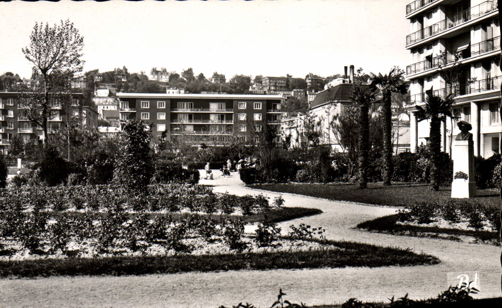 POSTAL MODERNA Le Havre el jardín santo Roch