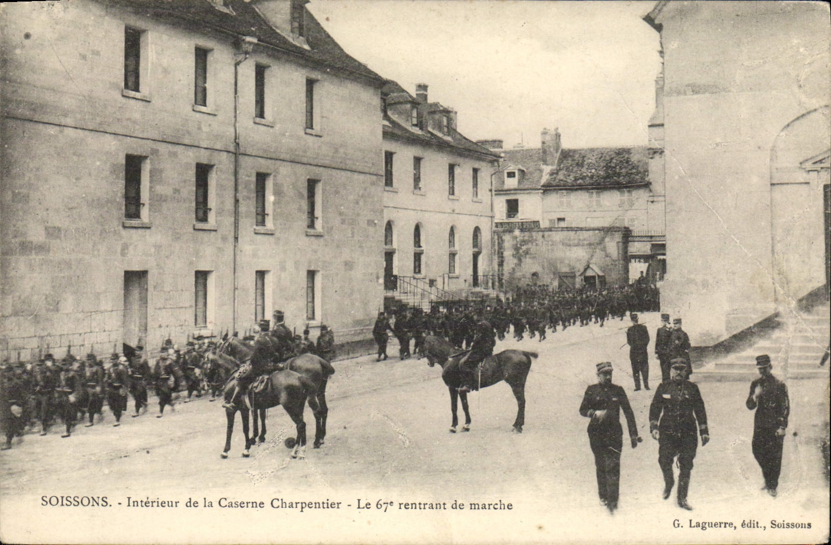 POSTAL Soissons interior de la VENDIMIA del carpintero de los cuarteles el 67eme de vuelta del mercado de Militaria