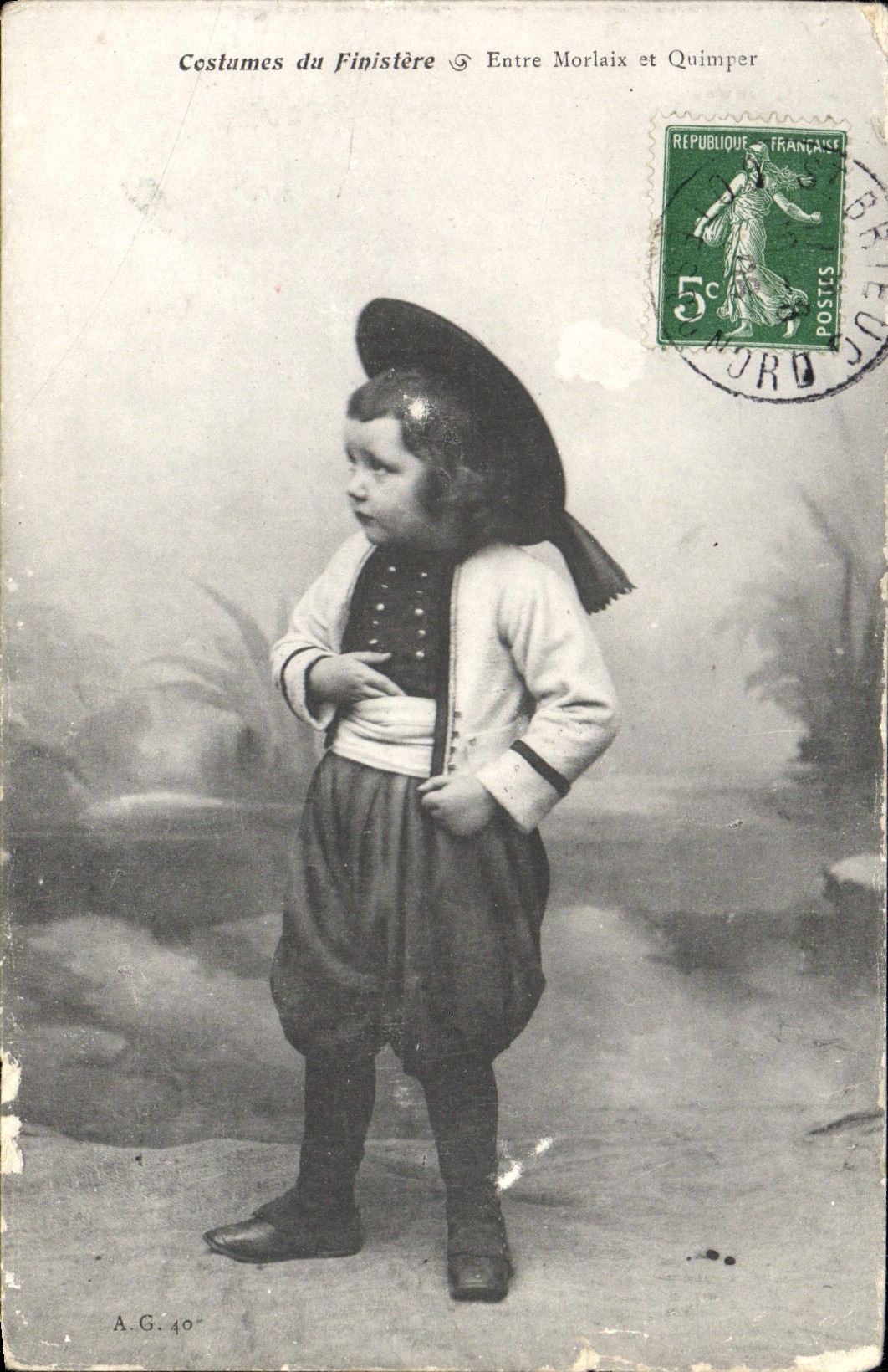 Trajes de la POSTAL de la VENDIMIA de Finistere entre Morlaix y el folklore de Quimper