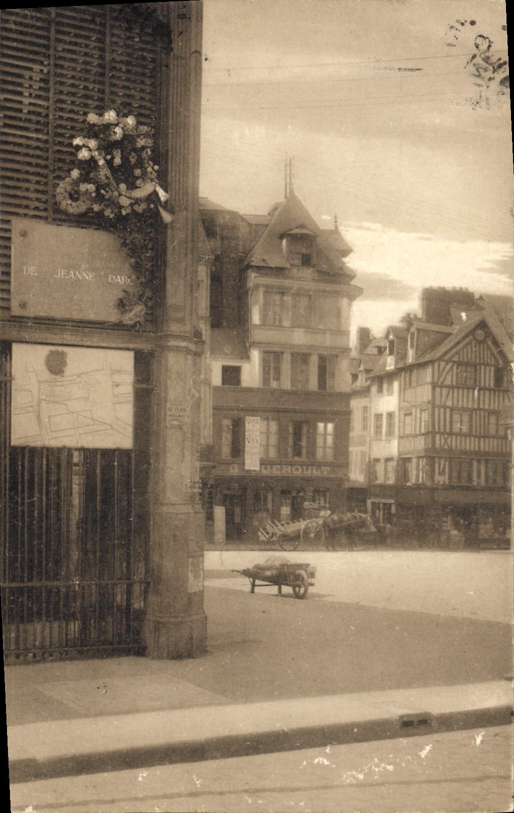 VINTAGE POSTCARD Rouen the place or was brulee Jeanne d' Arc
