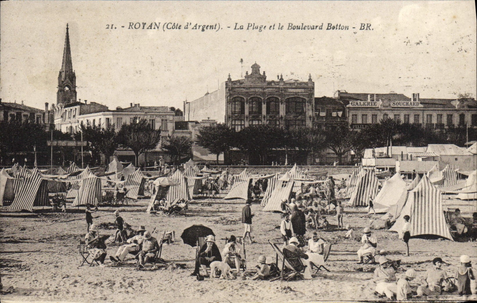 VINTAGE POSTCARD Royan the Beach Betton Boulevard